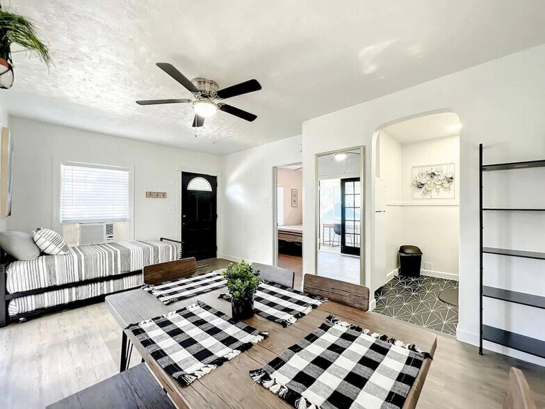 Building Photo - 1829 Hollenbeck Dr