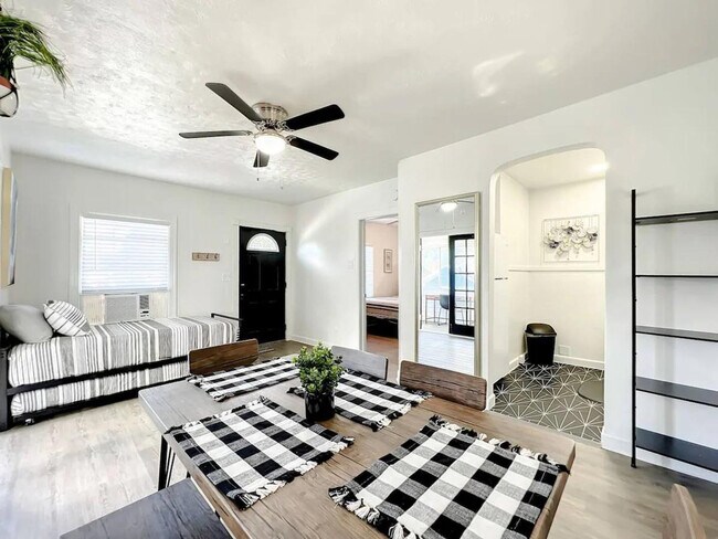 Building Photo - 1829 Hollenbeck Dr