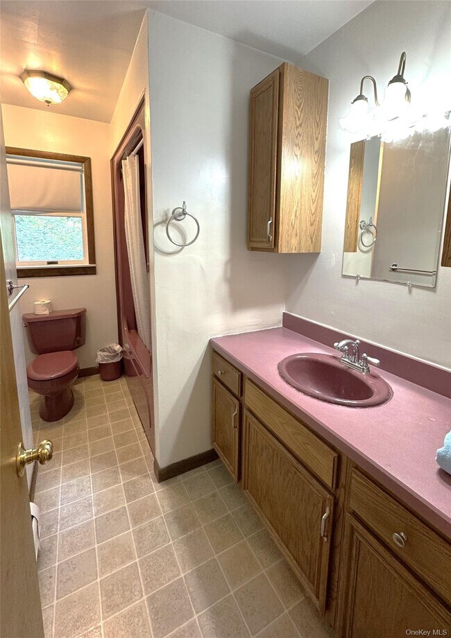Building Photo - 17 Brooks Ln