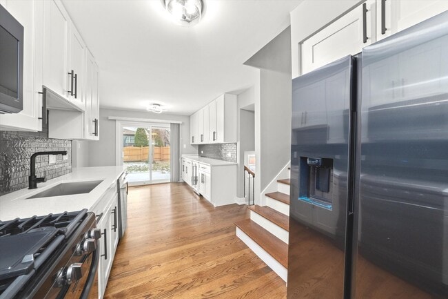 Building Photo - 11201 Deerpath Ln