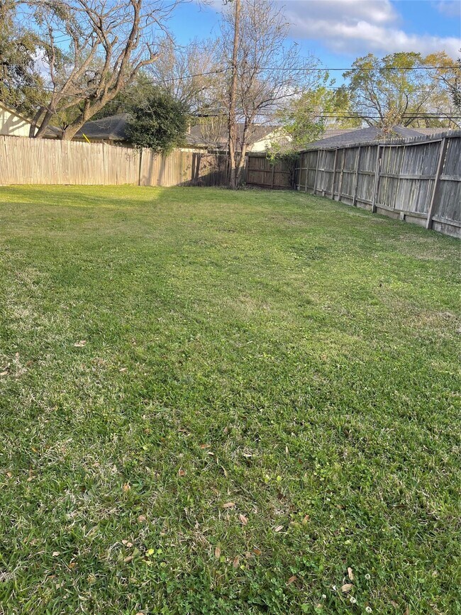 Building Photo - 7815 Small Leaf Cir