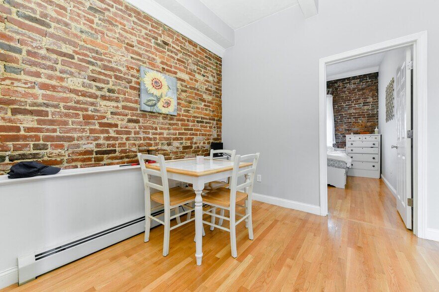 Building Photo - 158 Cottage St