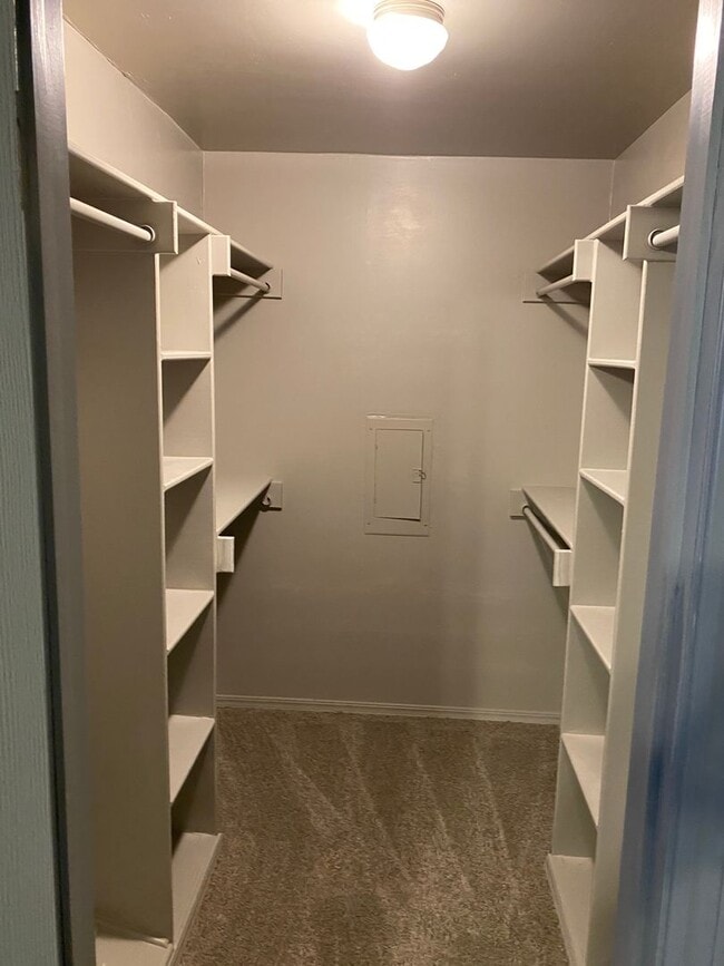 Building Photo - 10714 E 27th St S