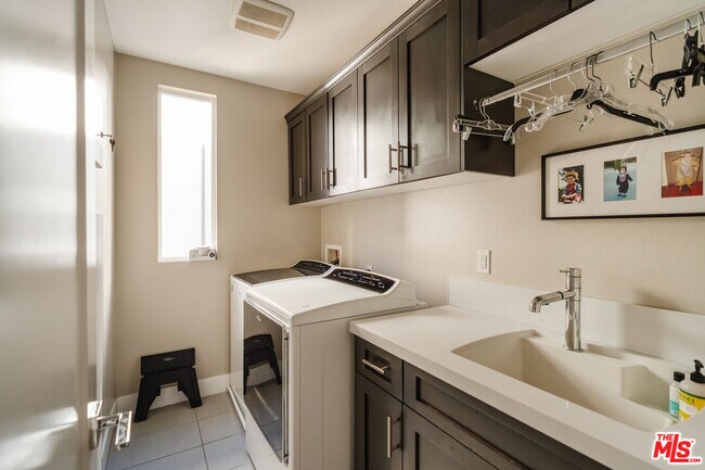 Building Photo - 12765 Bluff Creek Dr