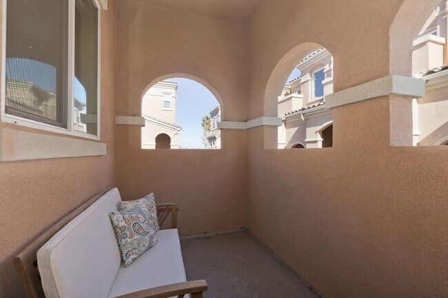 Building Photo - Chula Vista - Adorable 3 Bedroom 3 Bath To...