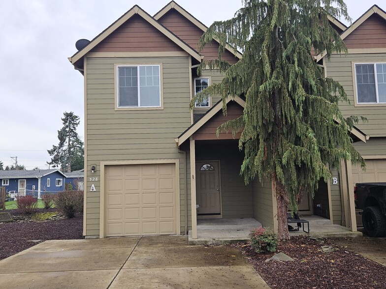 Front Elevation - 528 Fenton Ave