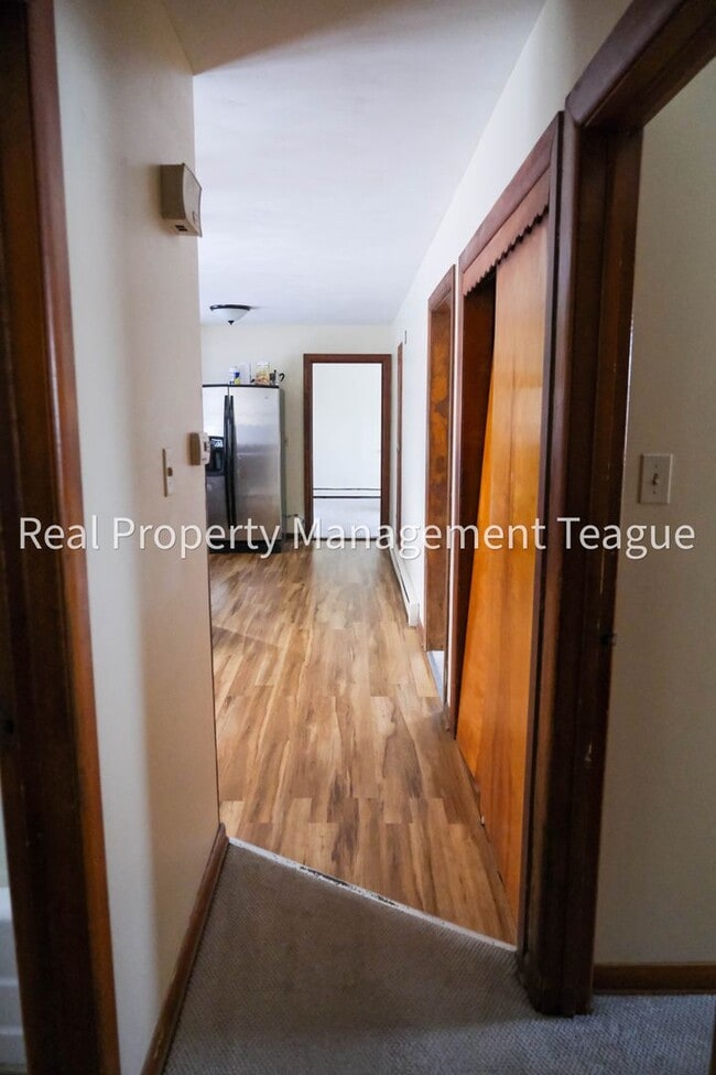 Building Photo - Charming 3 bedrooms in Rensselaer