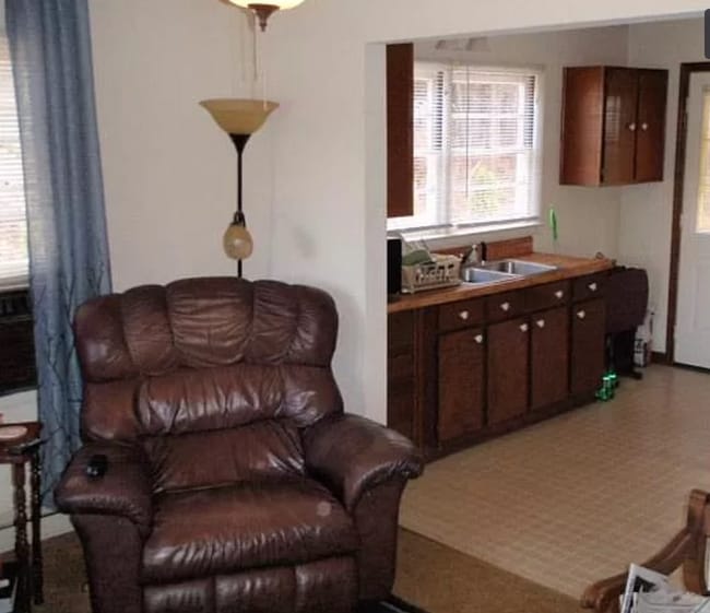 Building Photo - 1162 12 Oaks Cir