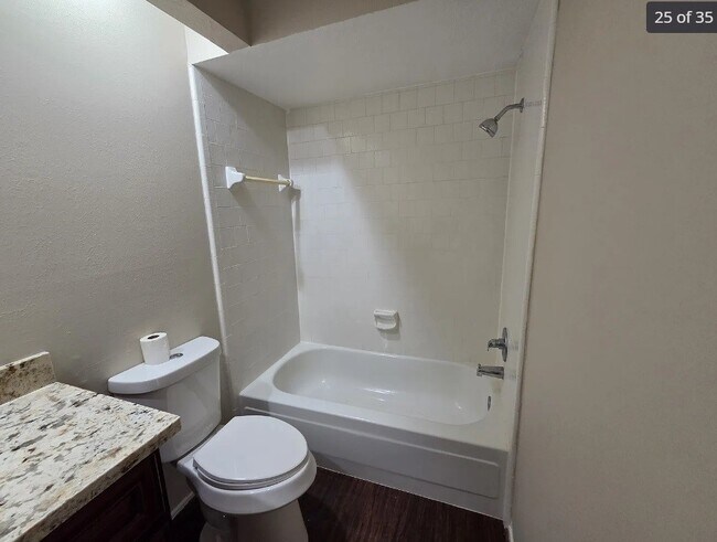 Building Photo - 8530 Lake Crystal Dr