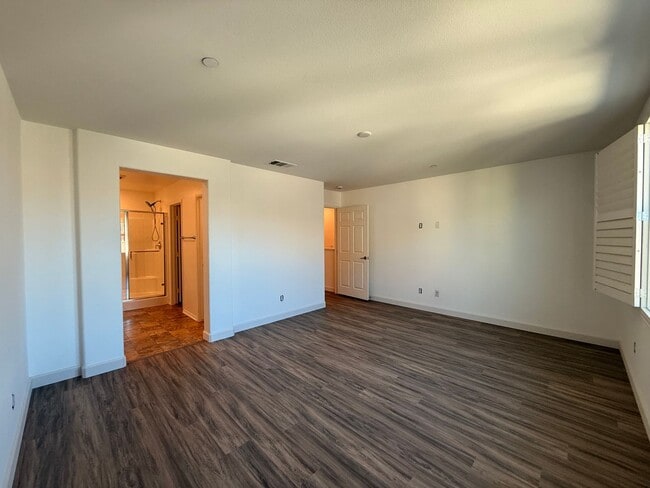 Building Photo - Modern 3BR/2.5BA Townhome in the Heart of ...