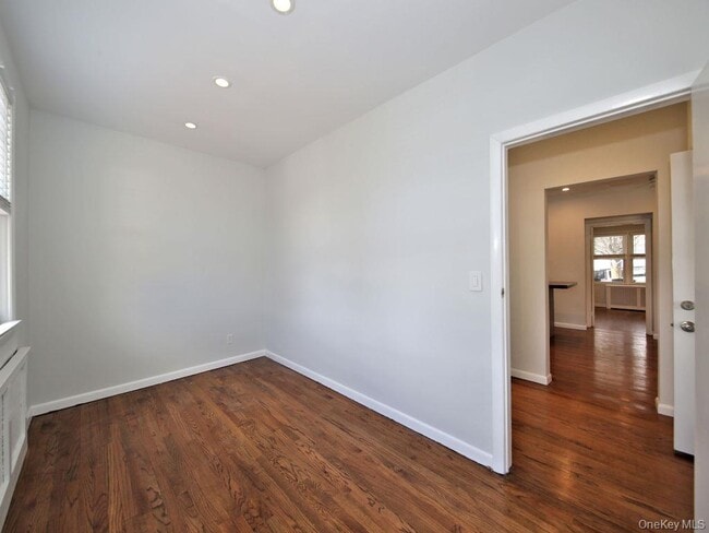 Building Photo - 494 W William St