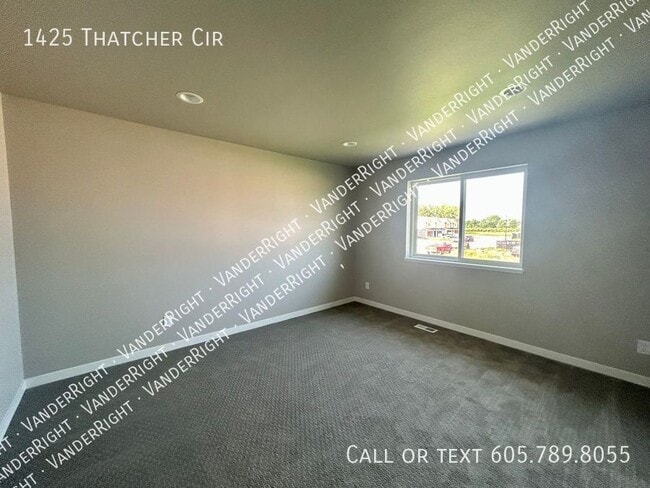 Building Photo - 1425 Thatcher Cir