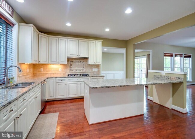 Building Photo - 41397 Windybush Dr