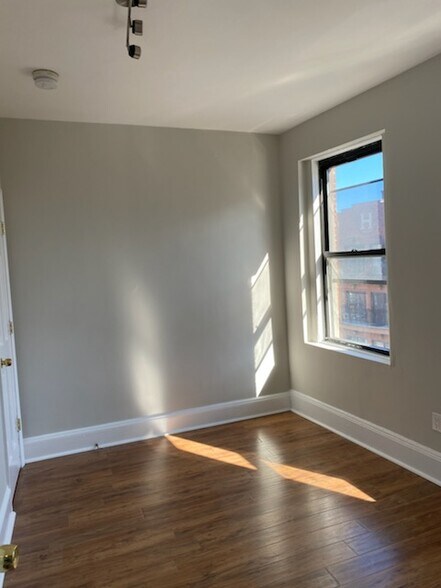 Building Photo - 220 Hanover St
