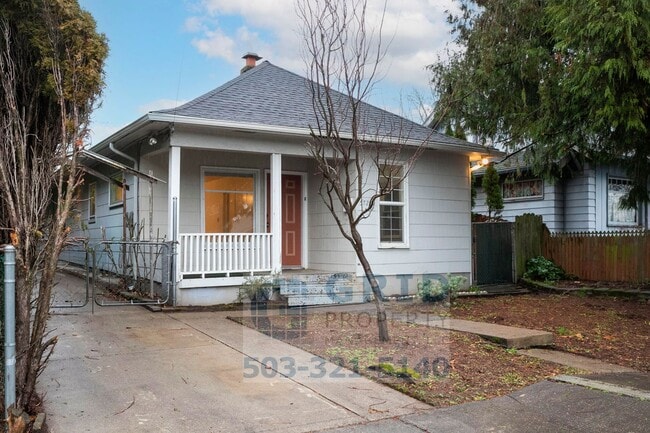 Building Photo - Spacious 4 Bedroom Single Family Home- South East Portland