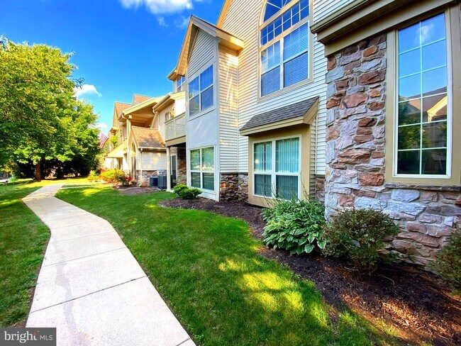 Building Photo - 1701 Foxmeadow Cir