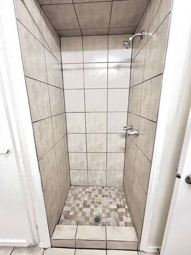 Building Photo - 905-907 Aspen