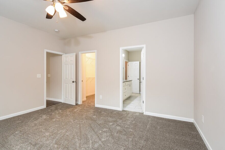 Building Photo - 19 Castlemoor Loop