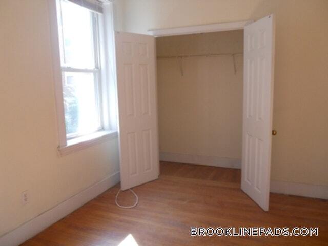 Building Photo - 322 St Paul St