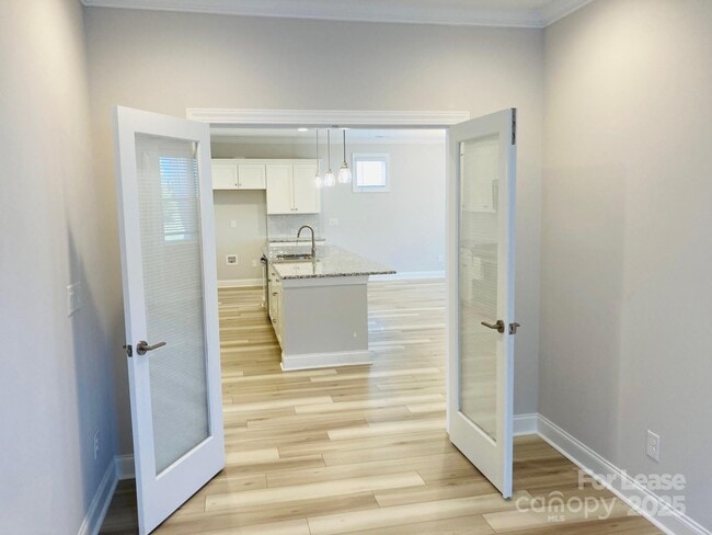 Building Photo - 6140 Pier Dr
