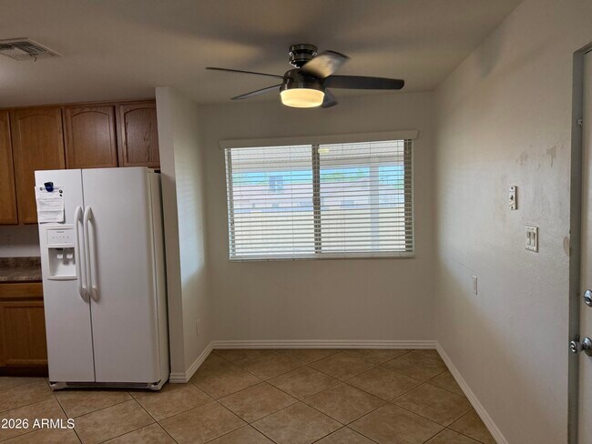 Building Photo - 1207 E Christy Dr
