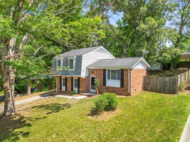 Building Photo - Large Home in Four Seasons Area, Hardwoods, Dining Room, Screed Porch, Fenced!