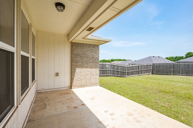 Building Photo - 3 Bedroom 2 Bath House for Lease!!