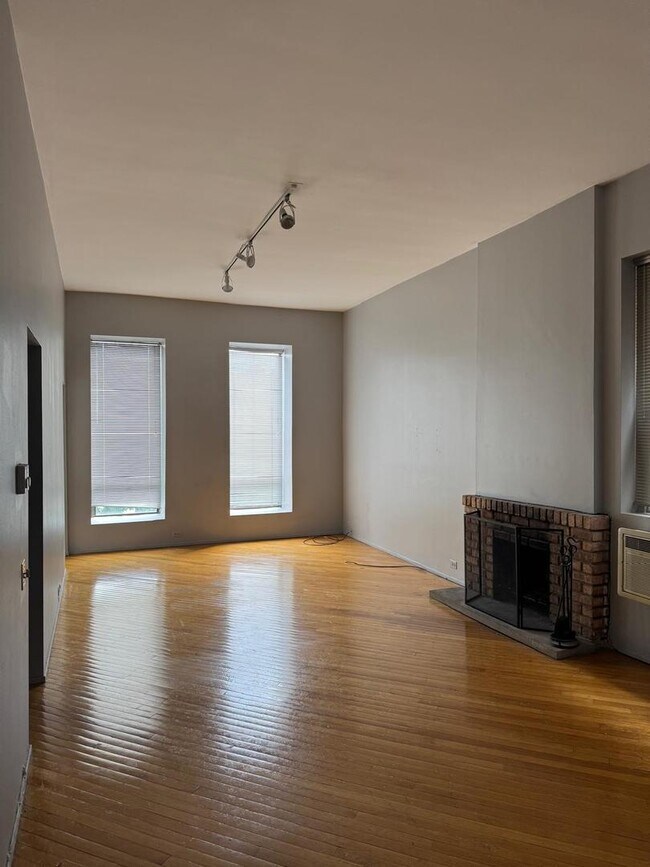 Primary Photo - 2130 N Halsted St