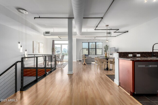 Building Photo - 1326 N Central Ave