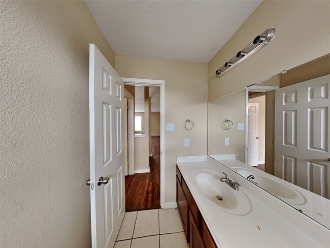 Building Photo - 15742 Flagstone Walk Way
