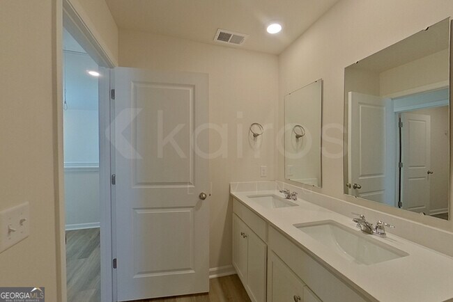 Building Photo - 127 Overstreet Way