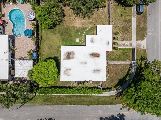 Building Photo - 5900 SW 44th Terrace