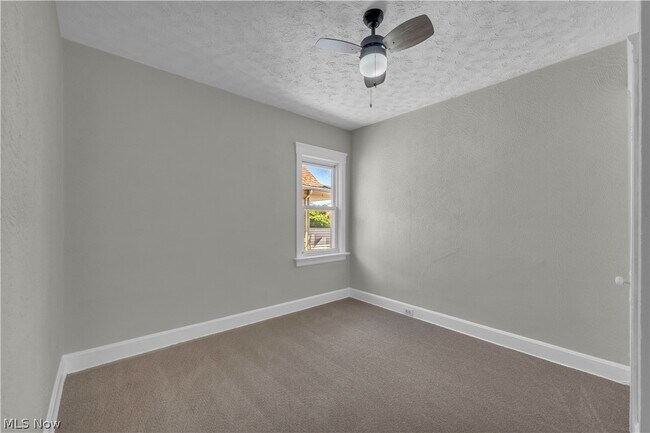 Building Photo - 10103 Almira Ave