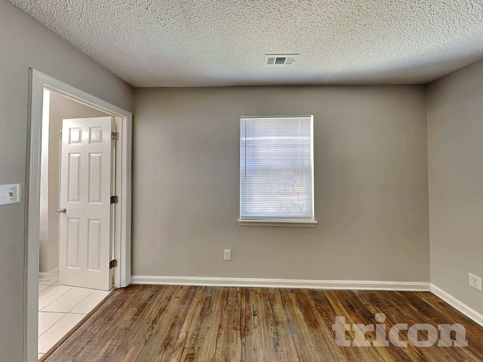 Building Photo - 2916 Vestal Pl