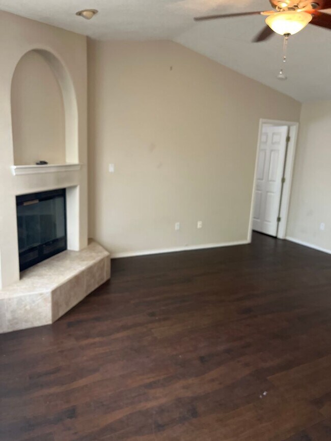 Building Photo - Corrales Heights Rental