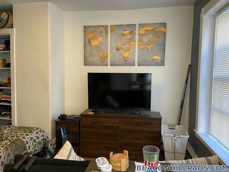 Building Photo - 41 Anderson St