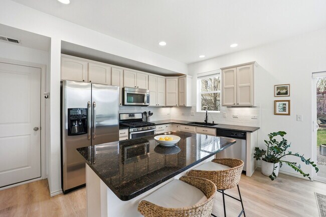 Building Photo - 409 Noquet Ct