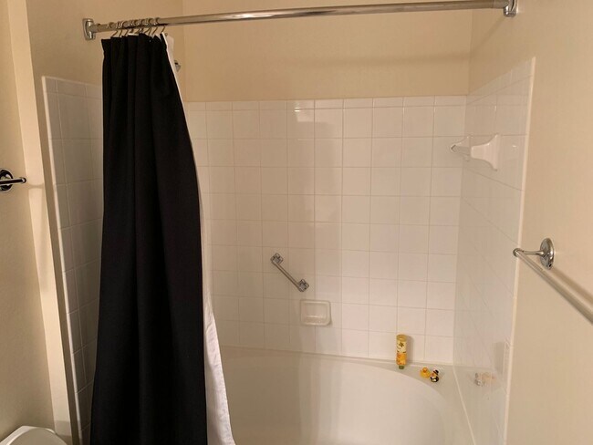 Building Photo - Luxury 1 bedroom 1 bath condo with great amenities