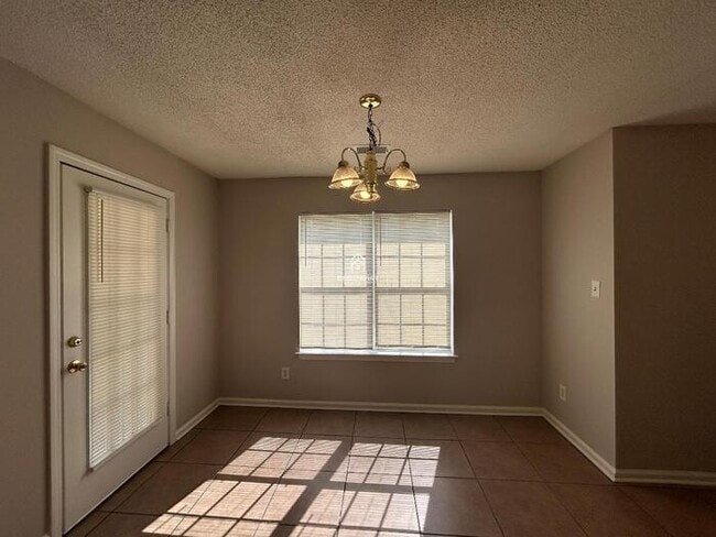 Building Photo - 7699 Ivy Bend Cove