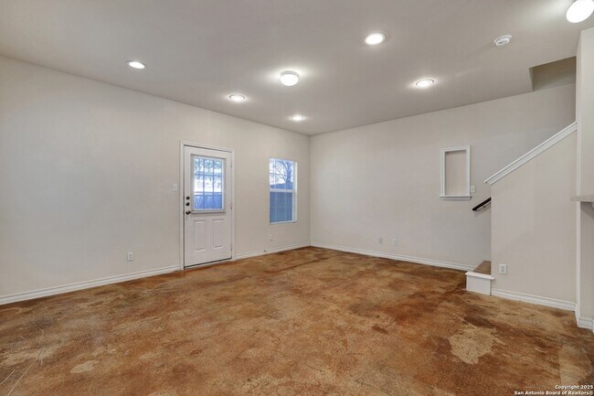 Building Photo - 7823 Kingsbury Wood