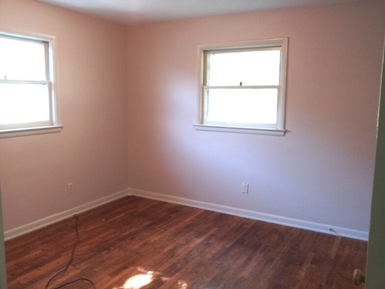 Building Photo - 4919 Fuller Dr