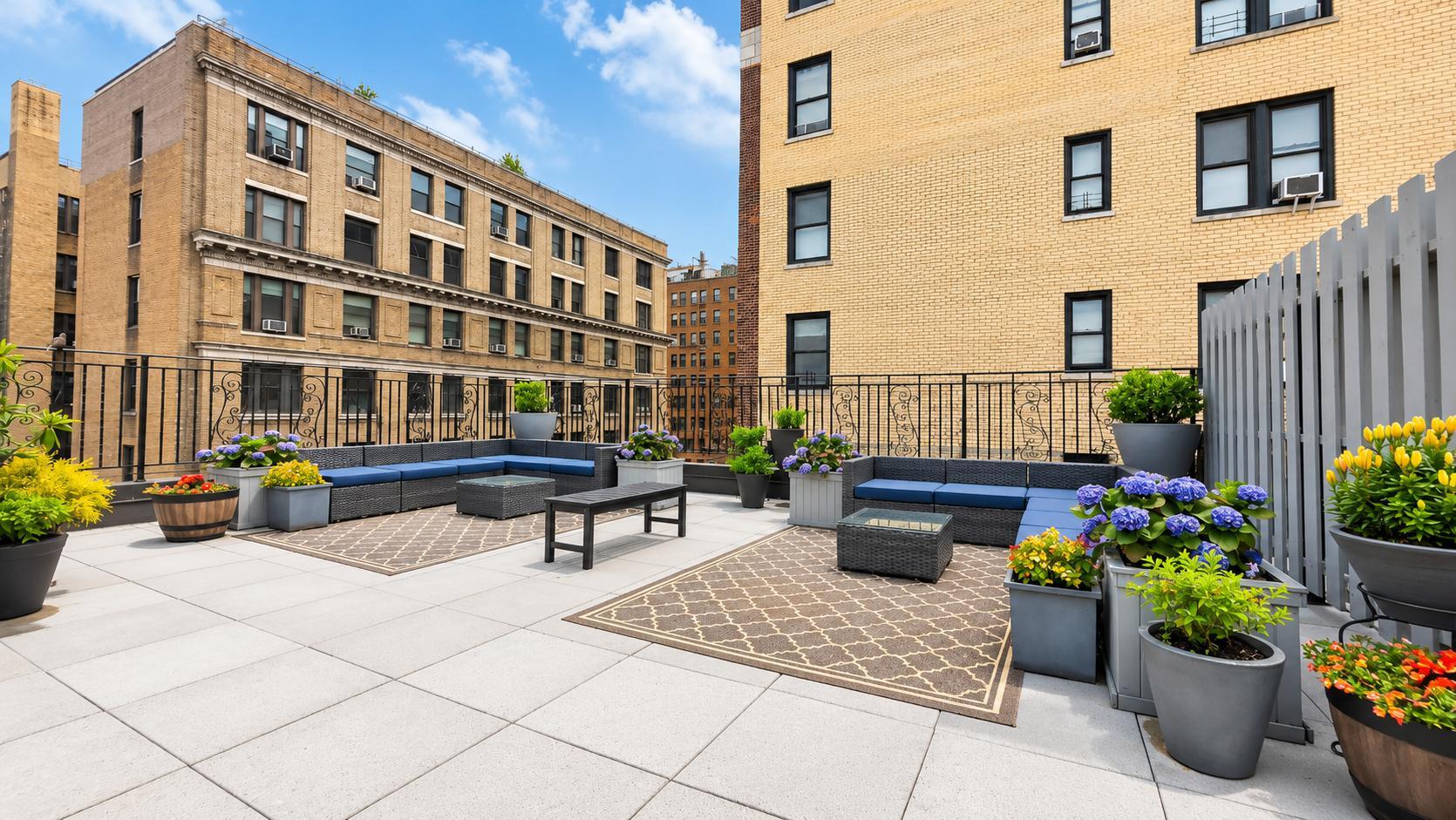 Building Photo - 310 W 97th St