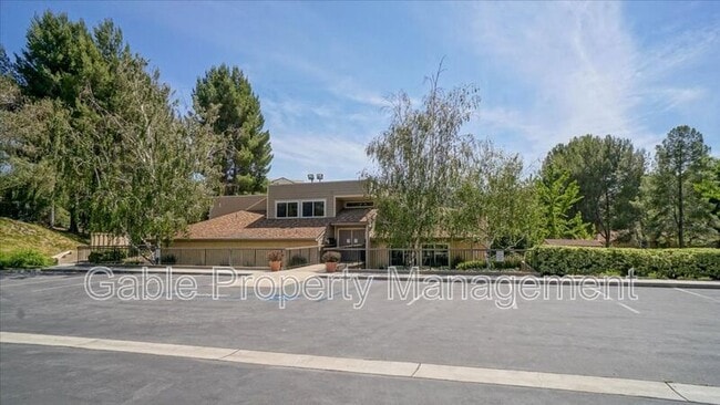 Building Photo - 26136 Rainbow Glen Dr