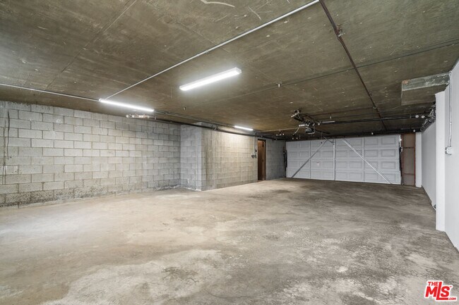 Building Photo - 11759 Gateway Blvd