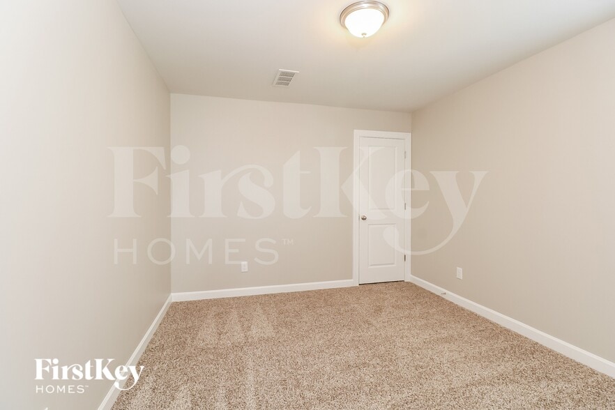 Building Photo - 4003 Armstrong Farm Dr