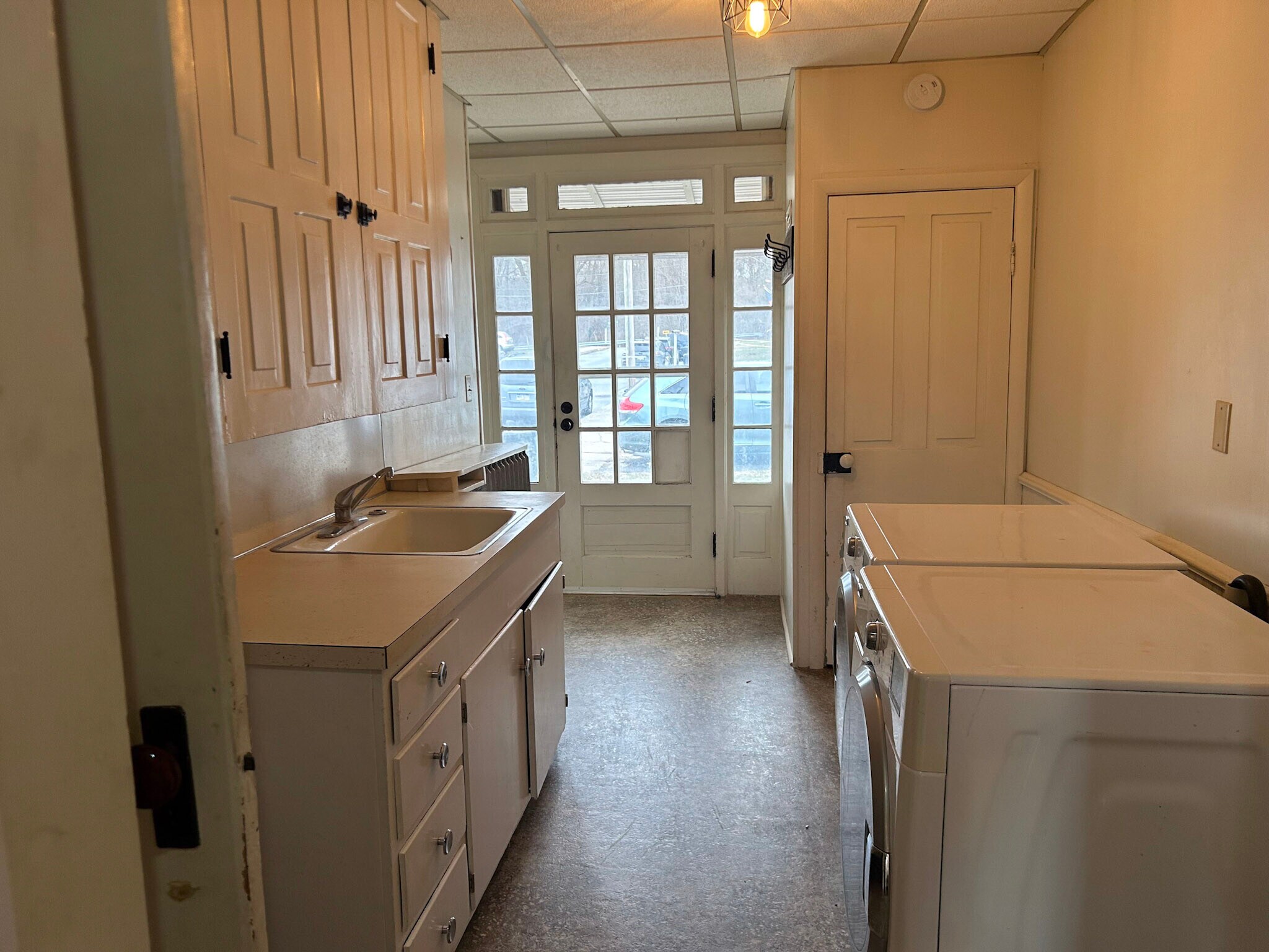 Building Photo - 302 S State St