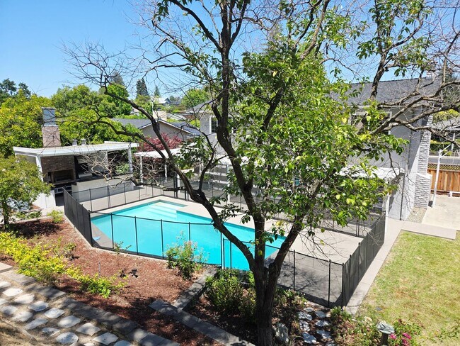 Building Photo - Stunning 4BD + Office Home with Pool in Li...