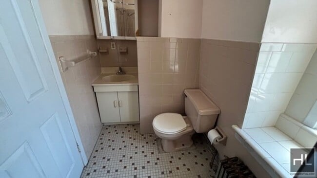 Building Photo - XL  LARGE ROOM FOR RENT BROOKLYN AVENUE/ P...