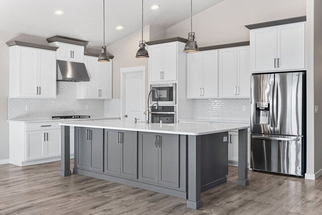 Building Photo - Luxury Four Bedroom with Breathtaking Views