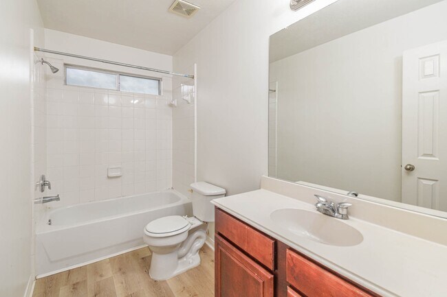 Building Photo - 6519 Floral Glen Ln